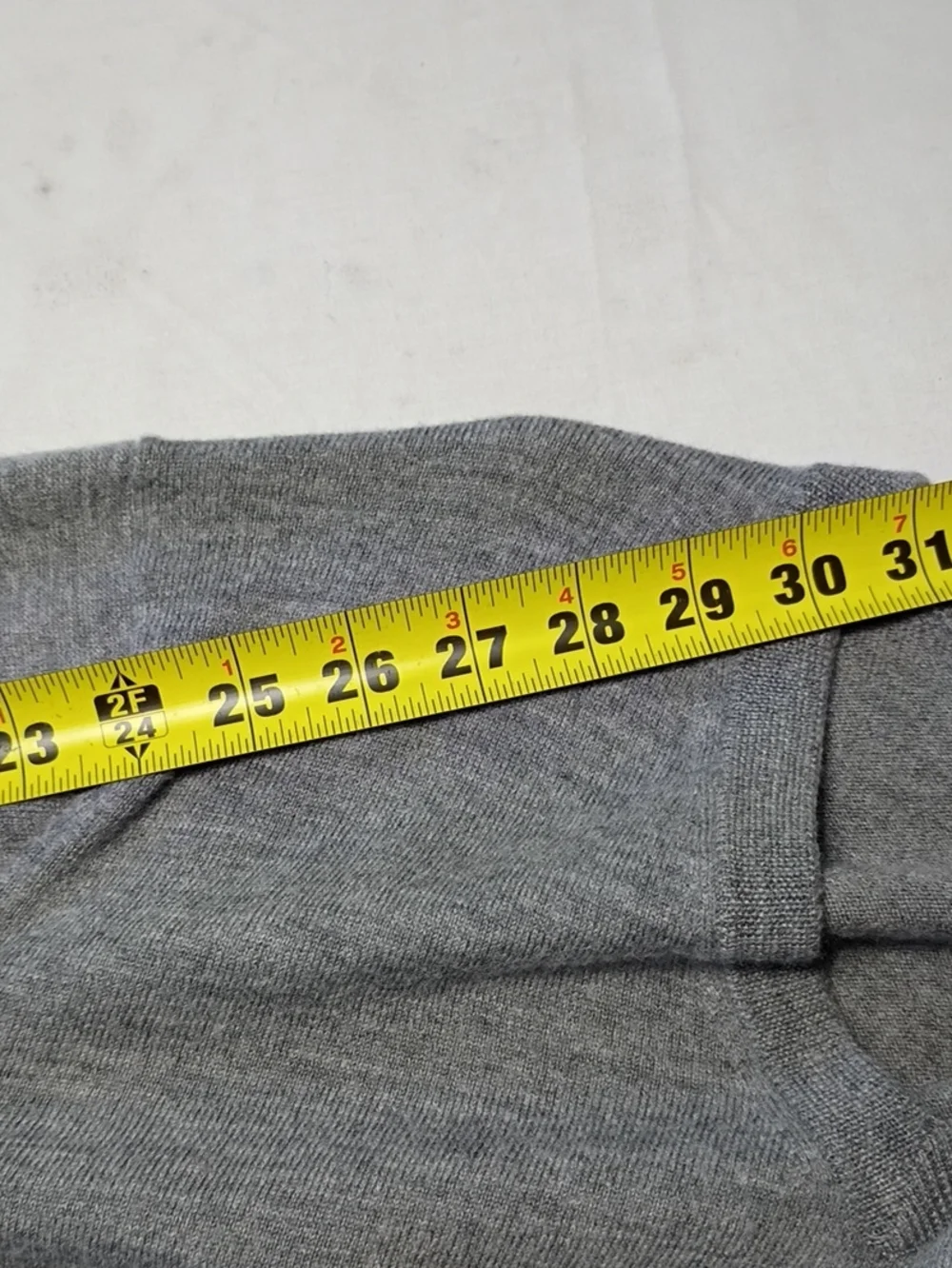 EUC Donald Ross Mens Medium Gray Golf V Neck Marino Wool Pullover Sweater Logo
